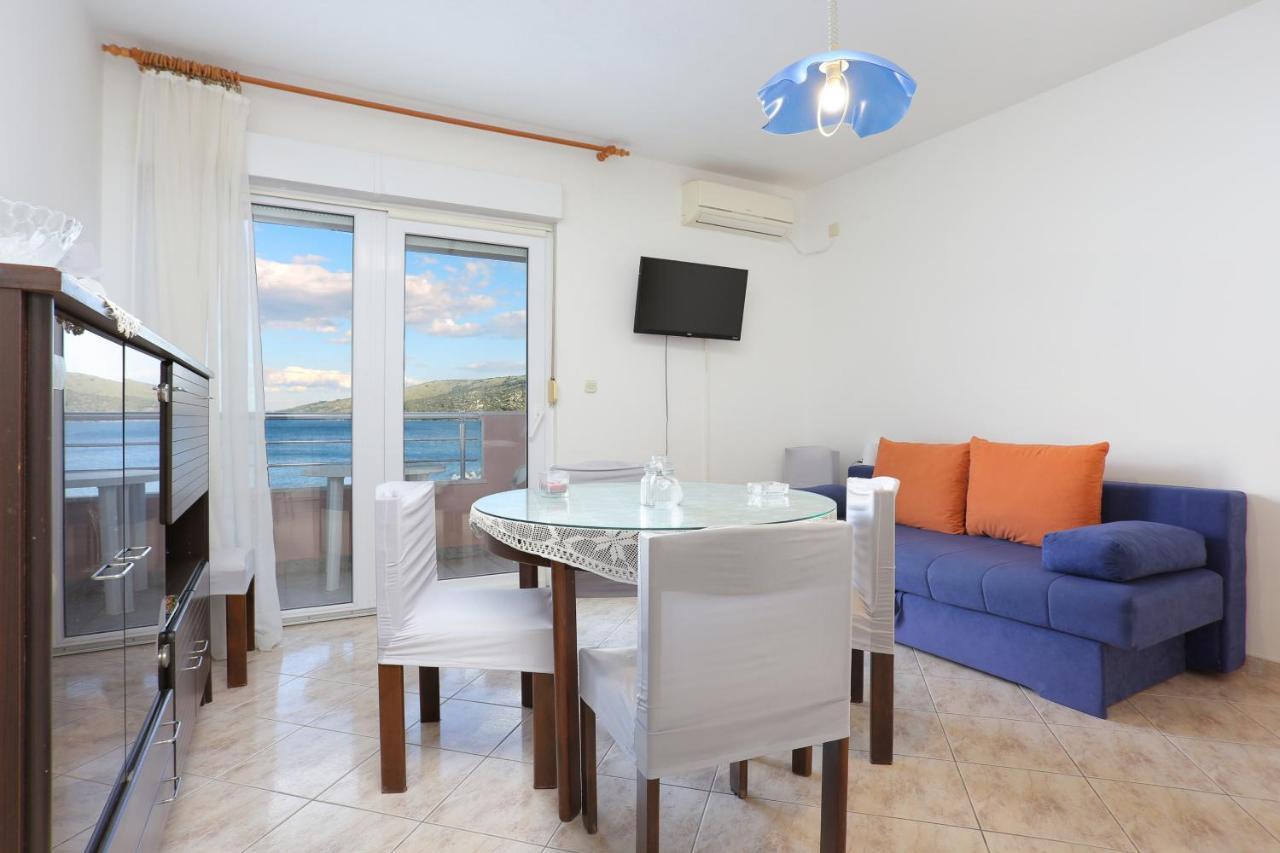Apartments By The Sea Poljica, Trogir - 19316 玛里纳 外观 照片