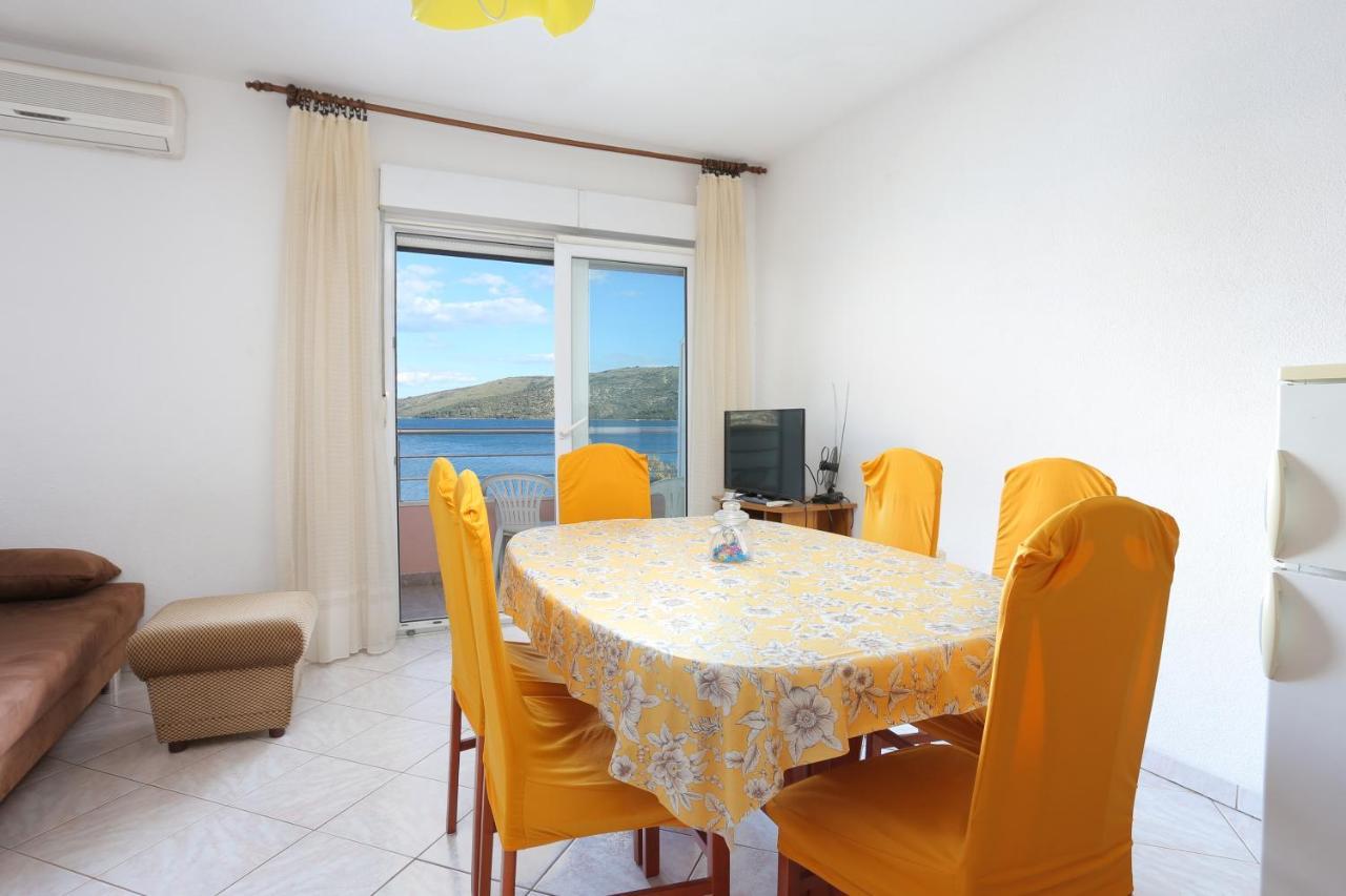Apartments By The Sea Poljica, Trogir - 19316 玛里纳 外观 照片